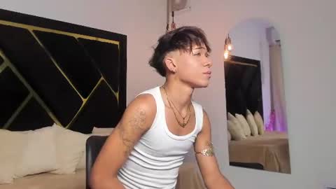 Snapshot of tiago_noir chatting on 07-27-26, 03:35 Tiago online show from 07-27-26, 03:35