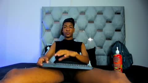Snapshot of tiago_xxx_ chatting on 10-04-25, 08:07 tiago_xxx_ online show from 10-04-25, 08:07