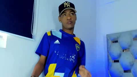 Snapshot of tiago_xxx_ chatting on 10-17-25, 09:28 tiago_xxx_ online show from 10-17-25, 09:28