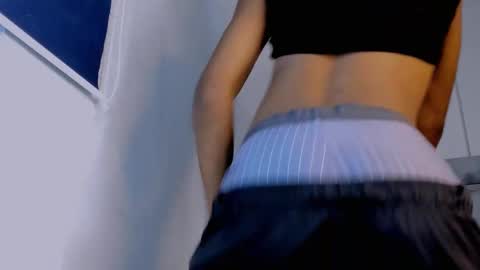 Snapshot of tiago_xxx_ chatting on 10-18-25, 10:54 tiago_xxx_ online show from 10-18-25, 10:54