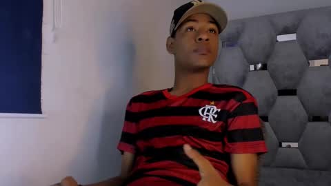 Snapshot of tiago_xxx_ chatting on 10-20-25, 08:20 tiago_xxx_ online show from 10-20-25, 08:20