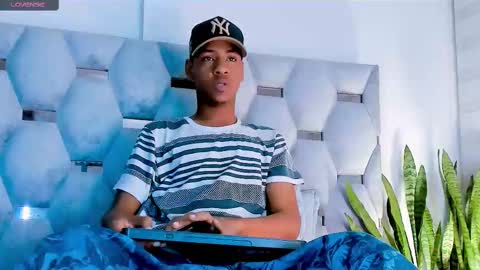 tiago_xxx_ online show from 10-30-25, 02:46