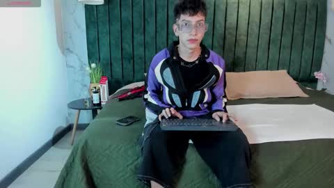 Tiam Muller online show from 12-15-25, 03:33