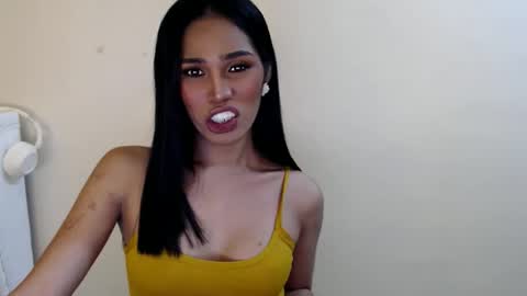tiara online show from 10-20-25, 03:45