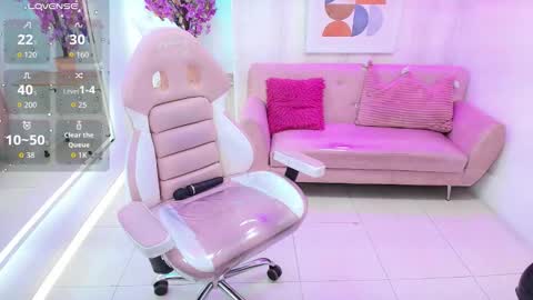 Tiara  online show from 11-28-25, 08:33