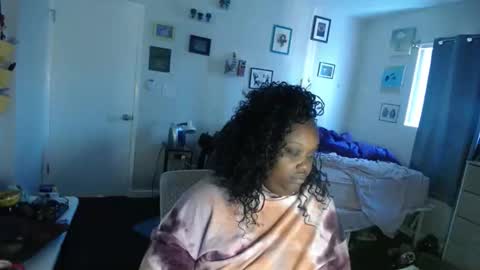 Tierra Henri online show from 10-18-25, 04:52