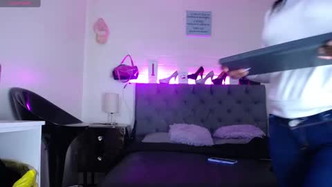 Tifanny Nails  online show from 02-24-25, 12:48