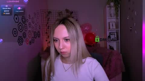 Snapshot of tiffani_murr chatting on 02-20-26, 08:09 Tif online show from 02-20-26, 08:09