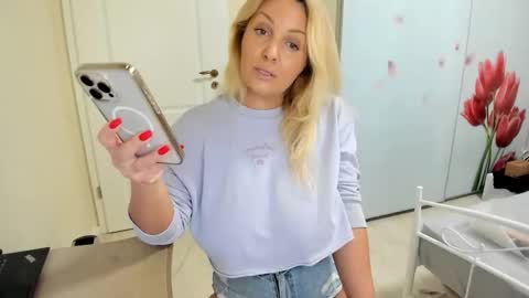 Snapshot of tiffany0 chatting on 02-12-26, 06:14 Tiffany your girl next door online show from 02-12-26, 06:14