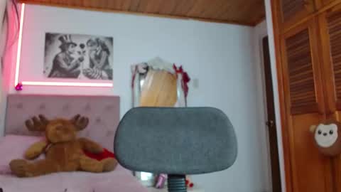 Snapshot of tiffany_beauty18 chatting on 10-06-25, 02:25 Tifanny online show from 10-06-25, 02:25