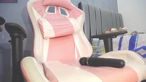 Snapshot of tiffany_teressa chatting on 02-17-25, 06:09 tiffany theressa online show from 02-17-25, 06:09