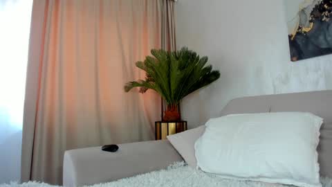 Tiffany Houston online show from 12-14-24, 11:50