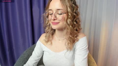 Snapshot of tiffanyhunt chatting on 01-30-25, 06:43 Tiffany online show from 01-30-25, 06:43