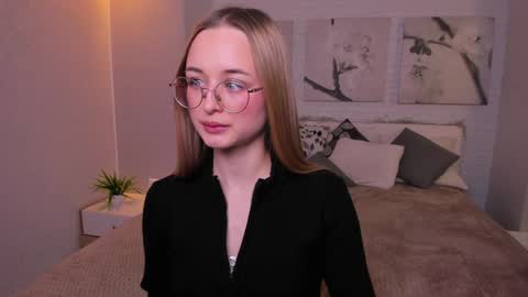 Snapshot of tiffanyhunt chatting on 02-03-25, 10:58 Tiffany online show from 02-03-25, 10:58