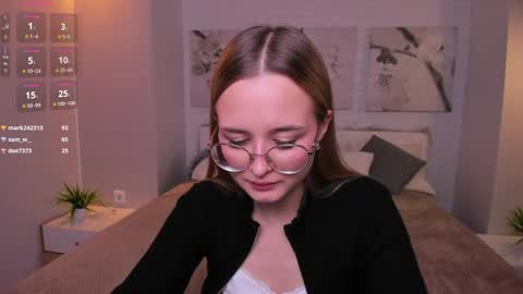 Snapshot of tiffanyhunt chatting on 02-03-25, 05:03 Tiffany online show from 02-03-25, 05:03