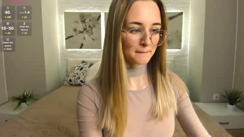 Snapshot of tiffanyhunt chatting on 03-11-25, 11:55 Tiffany online show from 03-11-25, 11:55