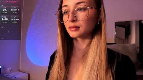 Snapshot of tiffanyhunt chatting on 09-15-25, 12:27 Tiffany online show from 09-15-25, 12:27