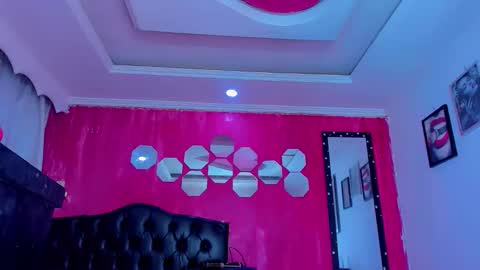 tiffanymackensyy69 online show from 06-09-26, 12:00