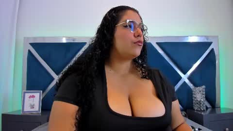 Snapshot of tiffanymiller01 chatting on 06-18-26, 05:39 Tiffany Miller online show from 06-18-26, 05:39