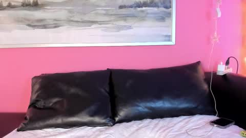 Stefany Suarez online show from 09-20-25, 12:17