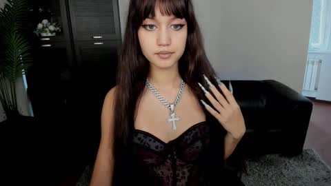 tiffanyyoun online show from 09-23-25, 10:29