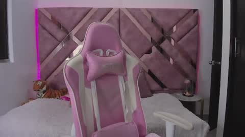 Snapshot of tigerbaby_ chatting on 06-16-26, 04:09 Ana online show from 06-16-26, 04:09