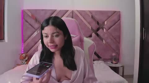 Snapshot of tigerbaby_ chatting on 06-19-26, 04:22 Ana online show from 06-19-26, 04:22