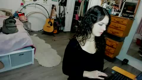 Snapshot of tiggerrosey chatting on 01-11-25, 02:30 All my Links online show from 01-11-25, 02:30