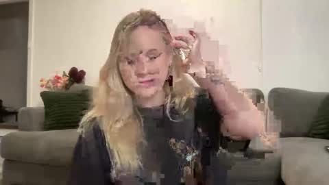 Lexi online show from 06-11-26, 10:02