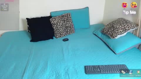 Snapshot of tim_and_sam chatting on 11-07-25, 08:09 Timothy and Santy online show from 11-07-25, 08:09