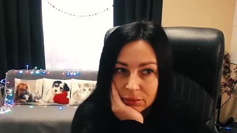 Luisa online show from 12-22-25, 08:55