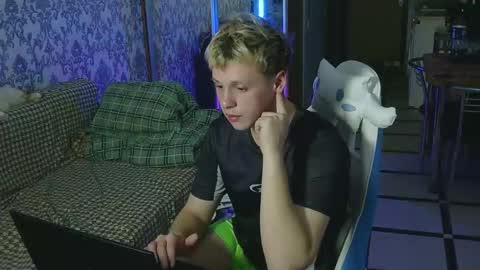 Snapshot of timkinky chatting on 03-11-26, 09:32 Tim WhiteS online show from 03-11-26, 09:32