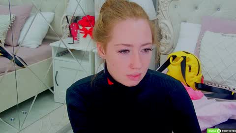 Snapshot of tinabrook chatting on 10-07-25, 04:09 Tina online show from 10-07-25, 04:09