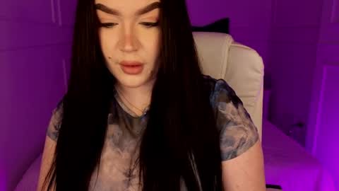 hi im curvy babyface girlie Tina online show from 04-09-26, 07:25