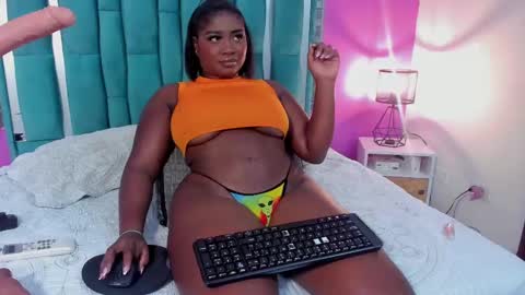 Snapshot of tinajones20 chatting on 09-26-25, 10:25 Tina online show from 09-26-25, 10:25