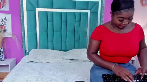 Snapshot of tinajones20 chatting on 09-30-25, 12:43 Tina online show from 09-30-25, 12:43