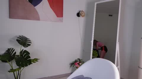 tinasiner online show from 11-14-25, 03:33