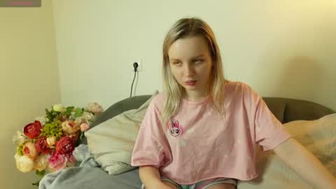 tinasiner online show from 11-17-25, 03:51