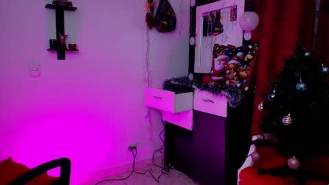 I AM BELLA  ----------- follow my  IG  TINNS 69 online show from 12-07-24, 11:23