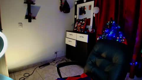 I AM BELLA  ----------- follow my  IG  TINNS 69 online show from 12-29-24, 01:02