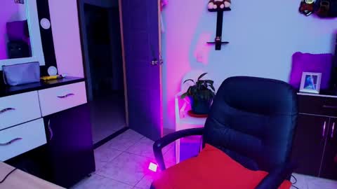 I AM BELLA  ----------- follow my  IG  TINNS 69 online show from 01-08-25, 02:03