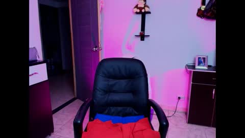 I AM BELLA  ----------- follow my  IG  TINNS 69 online show from 01-23-25, 02:44