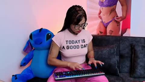 I AM BELLA  ----------- follow my  IG  TINNS 69 online show from 02-13-25, 12:24