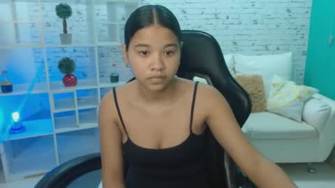 Snapshot of tinny_baby12 chatting on 03-24-26, 12:32 tinny online show from 03-24-26, 12:32