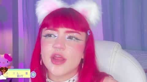 Snapshot of tiny__emmy chatting on 01-06-25, 12:37 Emmy blue berry1 online show from 01-06-25, 12:37