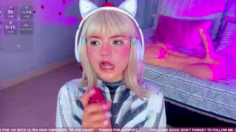 Snapshot of tiny__emmy chatting on 02-17-25, 06:48 Emmy blue berry1 online show from 02-17-25, 06:48