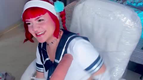 Snapshot of tiny__emmy chatting on 11-15-25, 06:55 Emmy blue berry1 online show from 11-15-25, 06:55