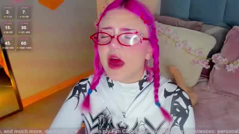 Snapshot of tiny__emmy chatting on 01-11-26, 01:49 Emmy blue berry1 online show from 01-11-26, 01:49