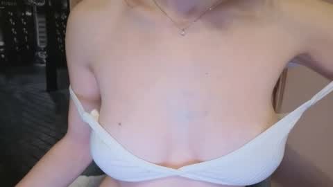 Lily online show from 02-04-25, 10:24