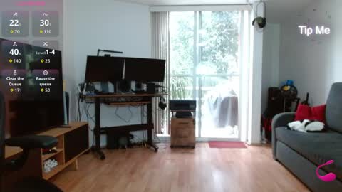 Tiny Caroline online show from 04-16-26, 10:23